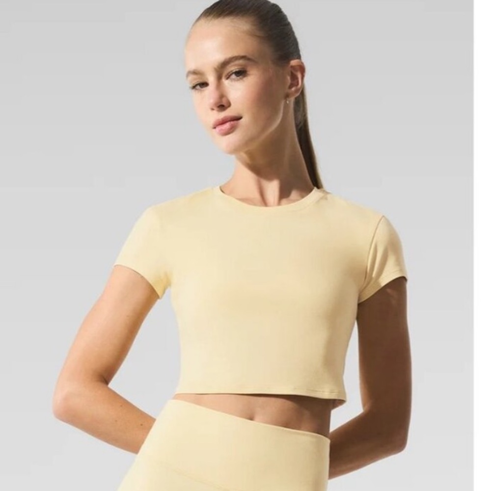 Alo Crop Finesse Short Sleeve Top, XS, warm butter